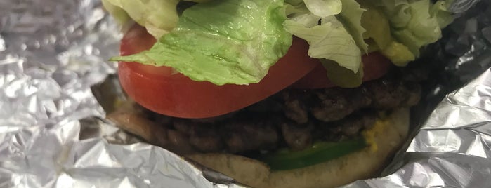 Five Guys is one of Keithさんのお気に入りスポット.