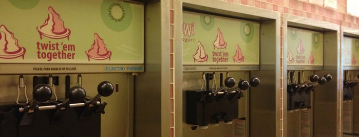 Kiwi Yogurt is one of สถานที่ที่บันทึกไว้ของ John.