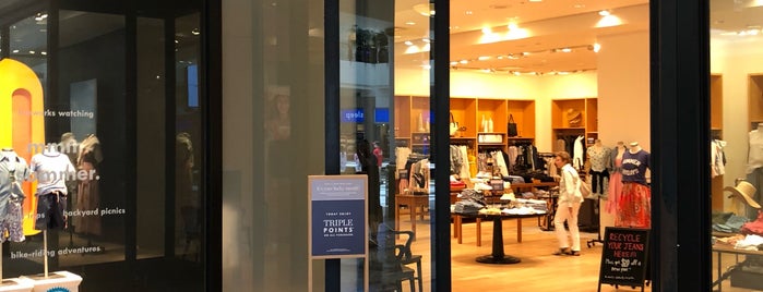 J.Crew is one of Emily : понравившиеся места.