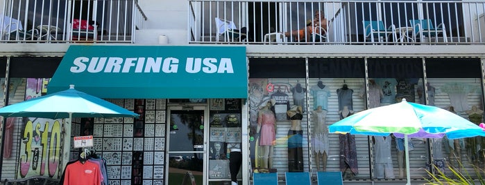 Surfing Usa is one of Tempat yang Disukai Lizzie.