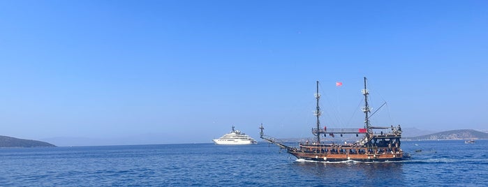 Bodrumda Denizin Ortası is one of Asojuk'un Beğendiği Mekanlar.