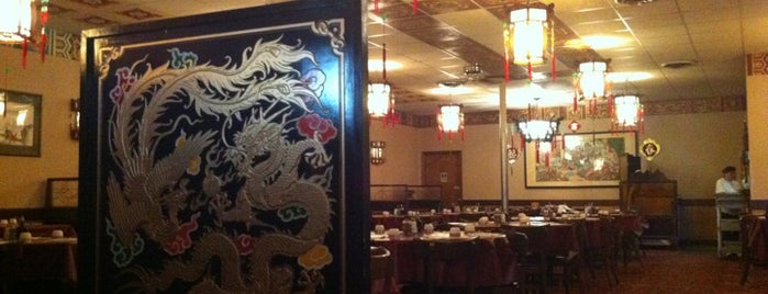 Hunan Chinese is one of Lugares favoritos de Casey.