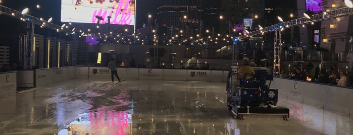 The Ice Rink @ Blvd Social Club is one of Lieux qui ont plu à Benjamin.