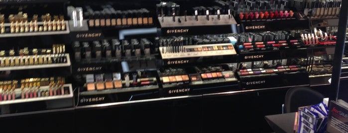 SEPHORA is one of DC Shopping.