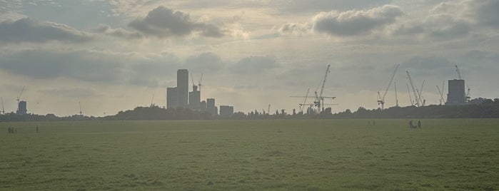 Wormwood Scrubs Park is one of Football grounds in and around London.