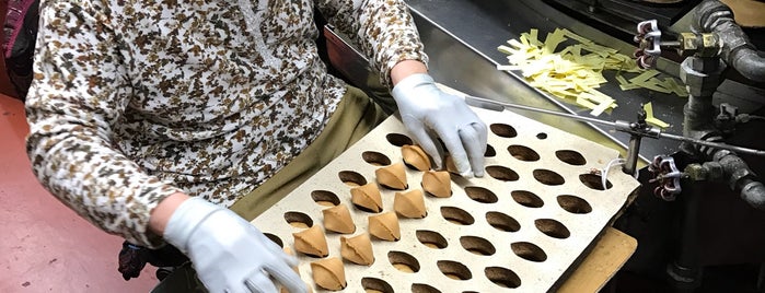 Golden Gate Fortune Cookie Factory 金門餅食公司 is one of 72 Hours in SF 🌉.