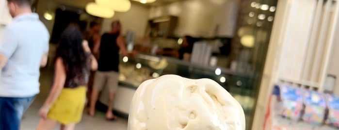 Vivaldi Bar Gelateria is one of Glaces.