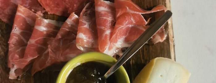 Costume Bistrô is one of Bifes de Tártaro - Steak Tartare.