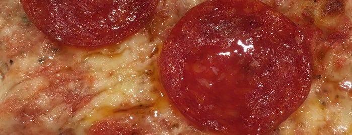 Stella's Pizza is one of Locais curtidos por Samuel.