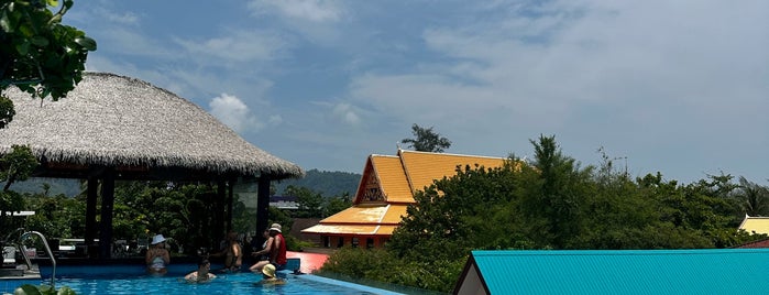 Andaman Beach Suites Hotel Phuket is one of ที่พัก หาดป่าตอง.
