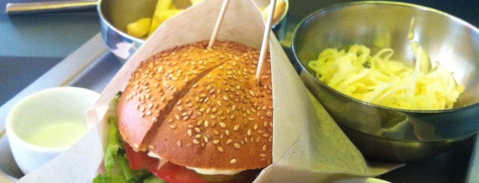 The Burger is one of Lugares favoritos de nata.