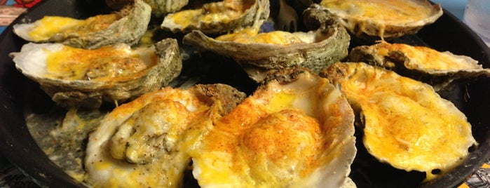 Hunt's Oyster Bar & Seafood Restaurant is one of The Best of the North Florida Gulf Coast.