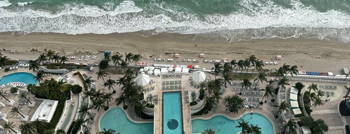 Diplomat Beach Resort Hollywood, Curio Collection by Hilton is one of Hoteles y Más.