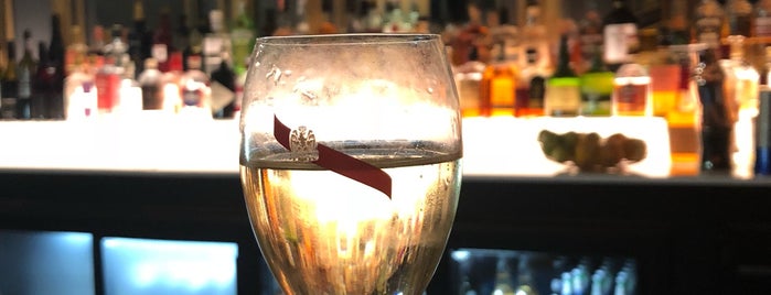 Louis Oyster and Champagne Bar is one of Davidさんのお気に入りスポット.
