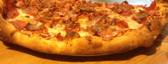 Wagon Wheel Pizza is one of Michaelさんのお気に入りスポット.
