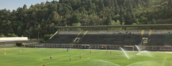 Gradski Stadion Tumbe Kafe is one of omileni.