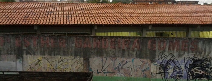 Escola Estadual Esther Bandeira Gomes is one of Dicas.