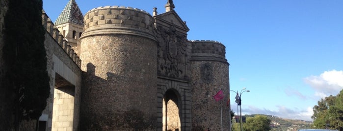Puerta antigua de Bisagra is one of Un día en Toledo.