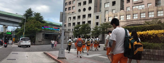 臺北市立南湖高級中學 Taipei Municipal NanHu High School is one of School.