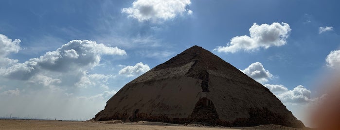 Bent Pyramid of Sneferu is one of Egito.