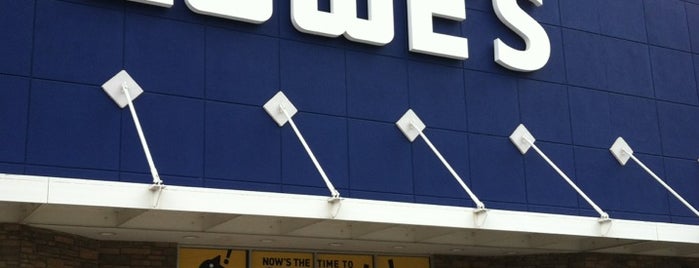 Lowe's is one of Locais curtidos por Troy.