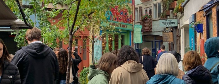 Neal's Yard is one of Ceydaさんのお気に入りスポット.