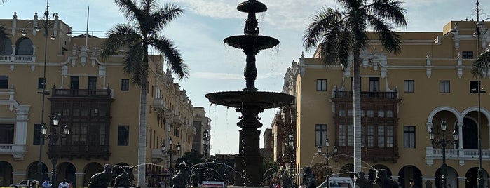 Plaza Mayor de Lima is one of สถานที่ที่บันทึกไว้ของ Fabio.