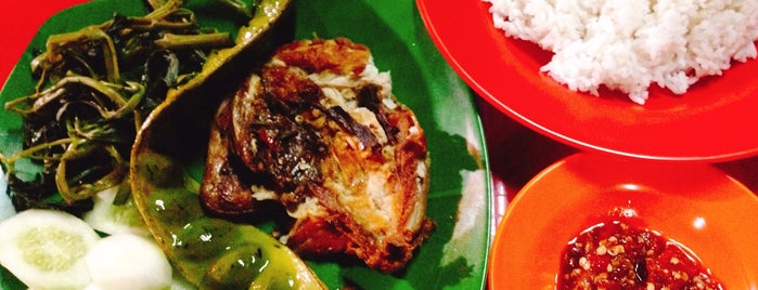 Warung Cirebon, bu"MUT" sambal setan is one of My favorites for Restoran Hidangan Laut.