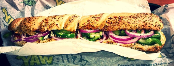 SUBWAY is one of Locais curtidos por kir.