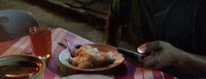Restoren Dayana Seafood Subang Mewah is one of ꌅꁲꉣꂑꌚꁴꁲ꒒'ın Beğendiği Mekanlar.