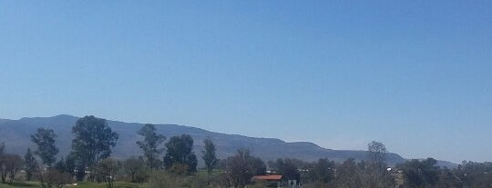 campo de golf zirandaro is one of Orte, die Jose gefallen.