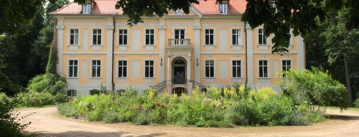 Schloss Stülpe is one of Tempat yang Disimpan Architekt Robert Viktor Scholz.