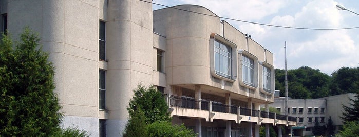 Центр творчості дітей та юнацтва is one of Orte, die Dmytro gefallen.