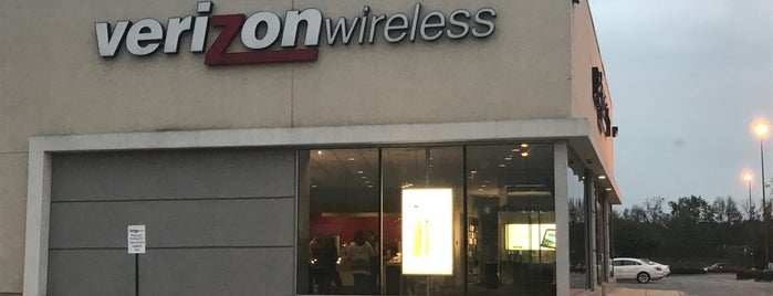 Verizon is one of สถานที่ที่ John ถูกใจ.