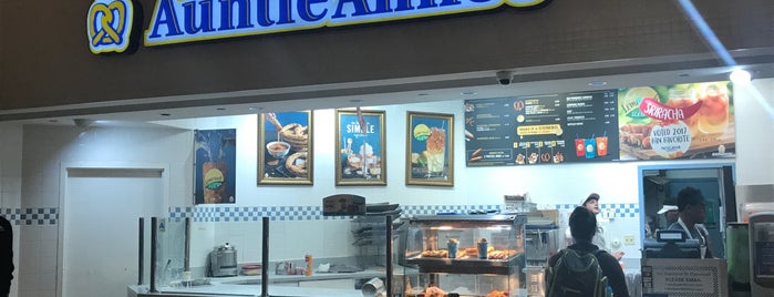 Auntie Anne's is one of Locais curtidos por Michael.