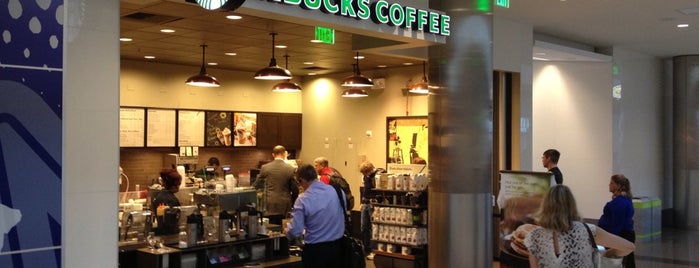 Starbucks is one of Lieux qui ont plu à Jared.