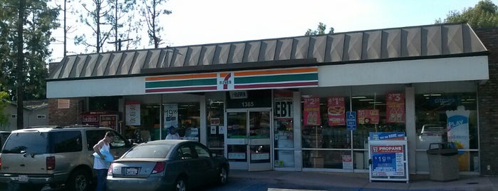 7-Eleven is one of Orte, die Mandy gefallen.