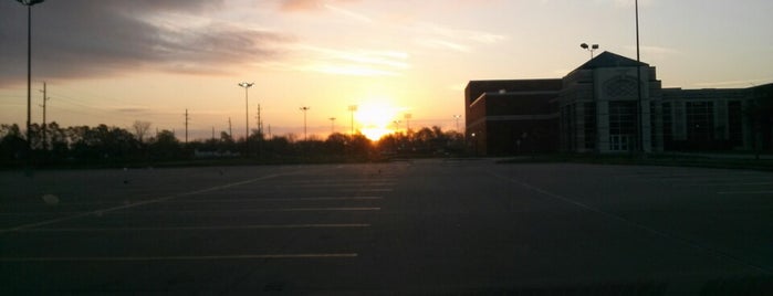 Foster High School Parking lot is one of Place I go to.