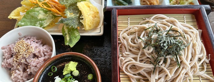 富士山白糸庵 is one of 美味しいレストラン.