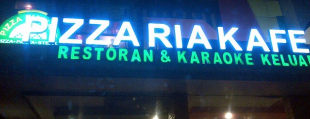 Pizza Ria Kafe is one of Posti che sono piaciuti a RizaL.