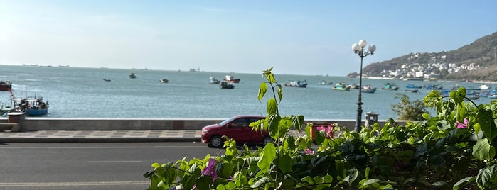 Lucy's sports bar & hotel is one of Vung Tau Restaurants.