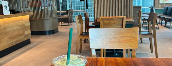 Starbucks is one of Must-visit Coffee Shops in Huai Khwang.