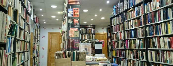 Librería Praga is one of Orte, die Pablo gefallen.