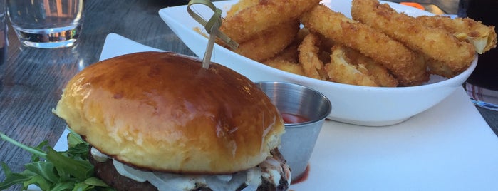 Chef's Burger Bistro is one of Chicago's dinner destinations.