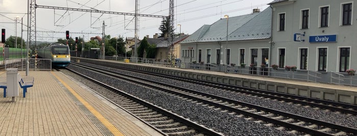 Železniční stanice Úvaly is one of Trať 011 Praha - Kolín.