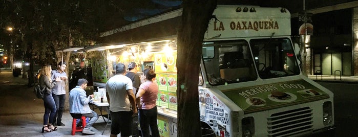 La Oaxaqueña Taco Truck is one of Lugares favoritos de Edward.