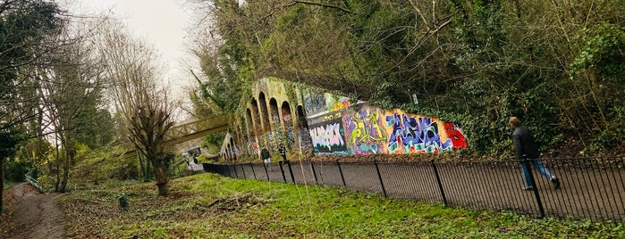 Parkland Walk (Finsbury Park to Crouch End Section) is one of สถานที่ที่ Bilge ถูกใจ.