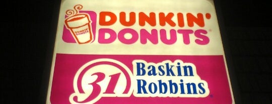 Dunkin' is one of Tempat yang Disukai Stacia.
