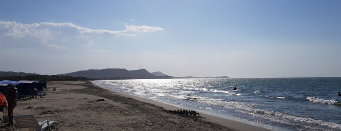 Playa Mendoza is one of Playita.