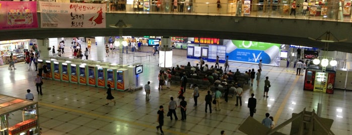 Suwon Station is one of 분당선 (Bundang Line).